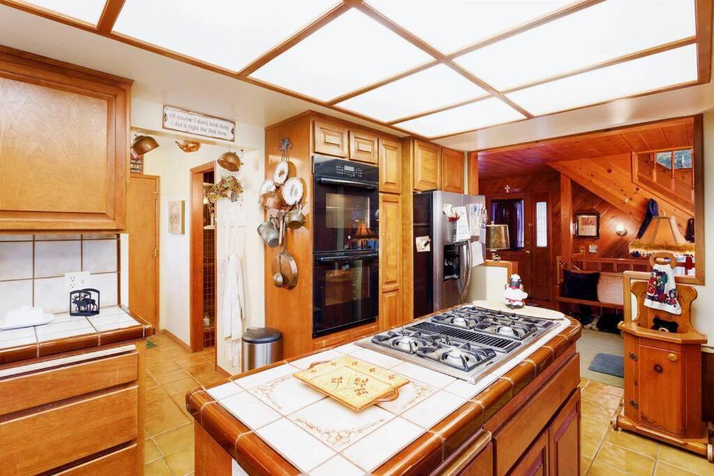 Lakeview 3-Story Winter Home Crestline Zewnętrze zdjęcie